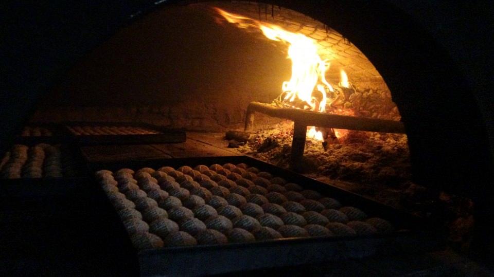 <p>Fırıncı Ustası Habip Altınöz, “Kömbenin medeniyetler şehri Hatay’ın meşhur tatlıları arasında yer aldığını hatırlattı.<br />
</p>