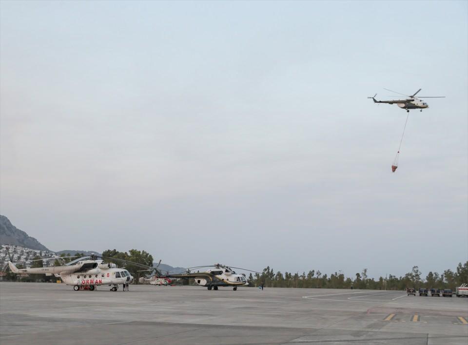 <p>Üst düzey gece uçuş tecrübesine sahip olan pilot ve teknisyenlerden oluşan 40 kişilik Ukraynalı uçuş ekibi, gece de görev yapacaklarını ifade ediyor. </p>
