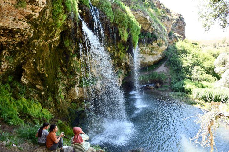 <p>Yeni tip koronavirüs (Kovid-19) salgını tedbirleri kapsamında uygulanan normalleşme sürecinde doğa ve kültür turizminin hareketlendiği Sivas'ta, Değirmenaltı Şelalesi ve tepe yerleşmesi ziyaretçilerden yoğun ilgi görüyor.</p>

<p> </p>
