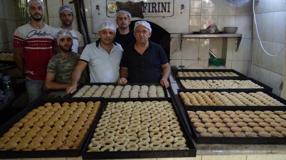 <p>“Bayramlarda daha çok yapılan tatlılarındandır. Bu iş ekip isteyen ve yorucu bir iş. Sabahtan akşama kadar ekip arkadaşlarımızla beraber siparişlere yetişmeye çalışıyoruz. </p>
