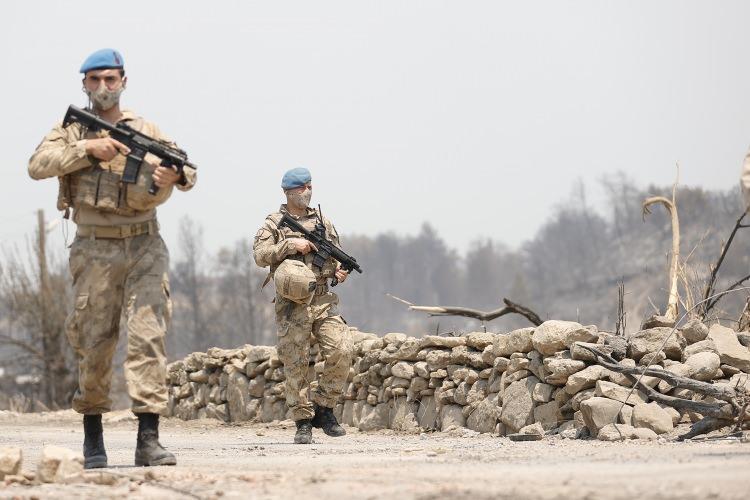 <p>Canlarını kurtardıkları için mutlu olduklarını belirten Akça, "Devletimiz ve milletimiz hep yanımızda.</p>
