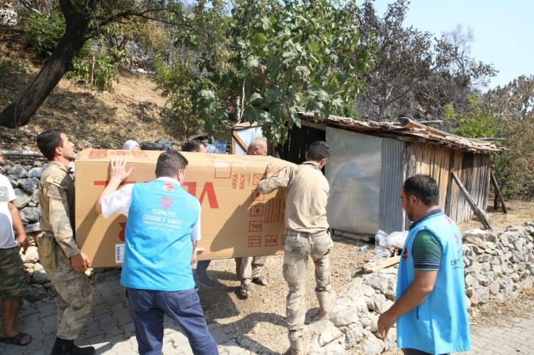 <p>Allah razı olsun Türkiye’nin dört bir yanından vatandaşlarımız yardımda bulunmak için adeta yarış içerisinde. Bizde bu yardımları en iyi ve en doğru şekilde ihtiyaç sahiplerine ulaştırmanın gayreti içerisindeyiz” şeklinde konuştu.</p>