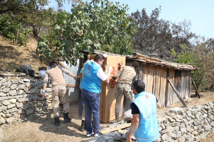 <p>Eroğlu, nakdi yardıma ihtiyacı olan aileleri de belirleyerek nakdi yardımda da bulunduklarını vurguladı.</p>
<p> </p>