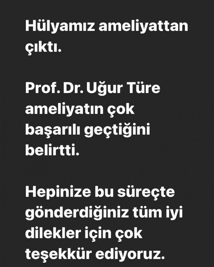<p><span style="color:#B22222"><strong>Duyar'ın Sosyal medya hesabından paylaşılan gönderiye şunlar yazıldı: "</strong><em><strong>Hülyamız ameliyattan çıktı. Doktorumuz Uğur Türe ameliyatın çok başarılı geçtiğini belirtti. Hepinize bu süreçte gönderdiğiniz tüm iyi dilekler için çok teşekkür ediyoruz."</strong></em></span></p>