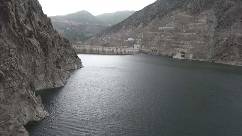 <p> Kentte, Çoruh Nehri üzerine inşa edilen barajların doluluk oranları düştü. Borçka Barajı yüzde 56, Muratlı Barajı yüzde 27 ile Deriner Barajı'nda yüzde 5 doluluk oranı ölçüldü. </p>

<p> </p>
