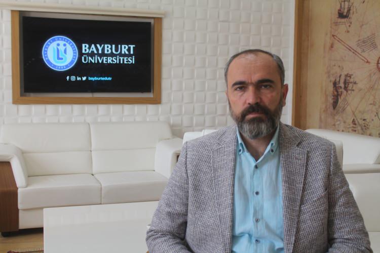 <p>Bitkinin, uluslararası düzeyde saygın bir dergide kayıt altına alındığını ifade eden Türkmen, "Dünya botanik kültürüne geçmiş olan bitkiye, Abdurrahman Sefalı hocamız, ülkemizin en önemli bilim insanlarından biri olan Prof. Dr. Aziz Sancar'ın ismini verdi. Bu hem şehrimiz hem de ülkemiz adına değere dönüşmüş bilim insanına atfedilmesi açısından önemli." dedi.</p>

<p>"Üniversitemiz şehrin tarihi, coğrafi ve kültürel değerlerine katkı sağlamaya devam edecek." diyen Türkmen, bu kapsamda çalışma yürütenlere her türlü desteği sağlamaya gayret ettiklerini bildirdi.</p>

<p> </p>
