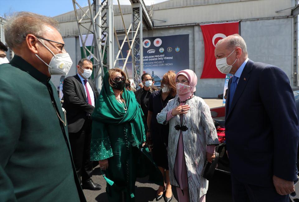 <p>Bugün MİLGEM korvetleri yanında Atak helikopeter ve eğitim uçakları gibi çok başarılı ortak işbirliği projelerimiz var. Bu ortaklığımızı daha da ilerletmek konusunda mutabıkız. Güçlü işbirliğimizin ticari ilişkilerimize de yansımasını istiyoruz. Kurumlarımız çalışmalarına devam ediyor.</p>