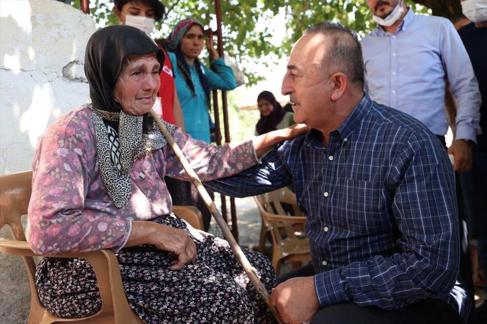 <p>Vatandaşımız ne istiyorsa yapacağız. Cumhurbaşkanımız Recep Tayyip Erdoğan'ın selamlarını getirdim, Kastamonu'ya gitti." dedi.</p>