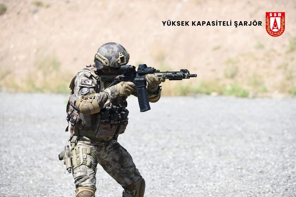 <p>Güvenlik güçlerinin ihtiyaç, talep ve deneyimleriyle Türk savunma sanayisinin kabiliyetlerinin birleşmesiyle yeni ekipmanlar geliştiriliyor. </p>
