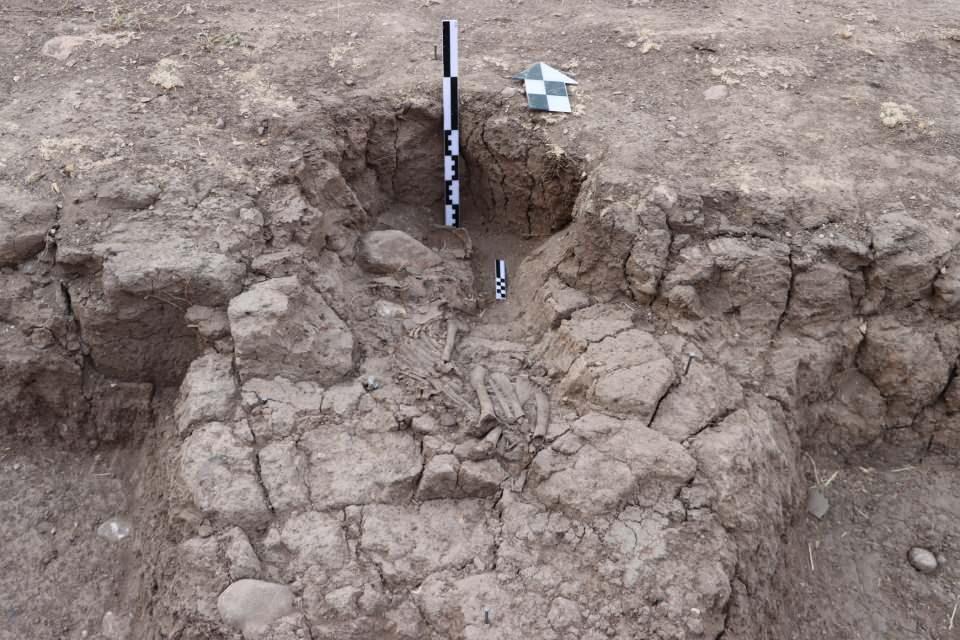 <p>Milattan önce 5 ila 7 bin yılı kapsayan Neolitik dönemin verilerini taşıyan iskelet, Tunceli Müzesi laboratuvarında incelenmeye alındı.</p>
<p> </p>
