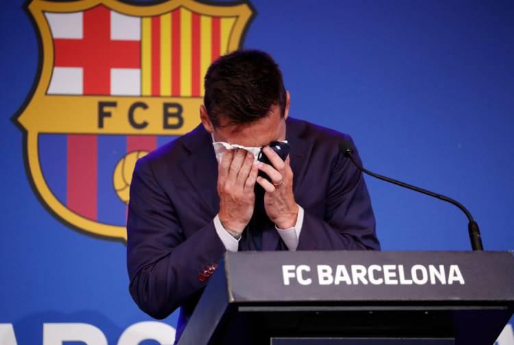 <p><span style="color:#EE82EE"><strong>Barcelona sözleşmesi bittikten sonra basın toplantısında veda ederken ağladı. </strong></span></p>
