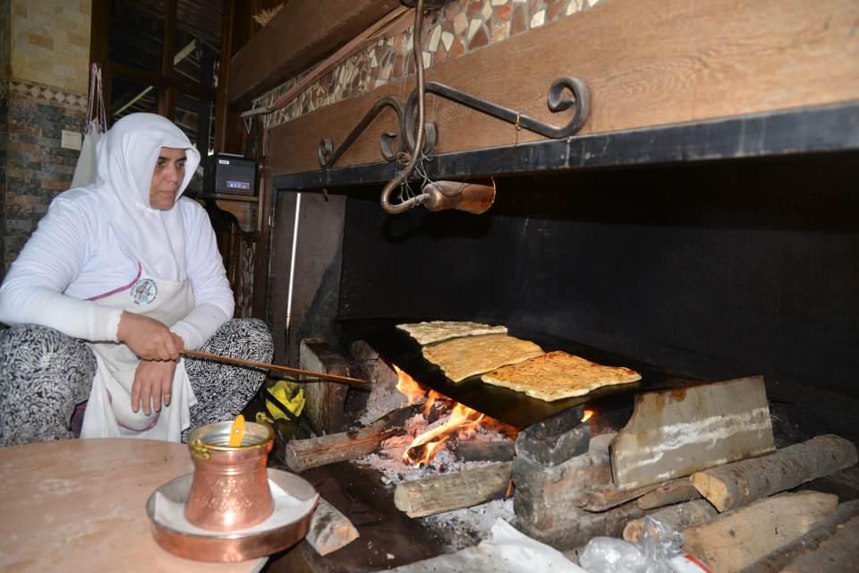 <p>Bursa'nın Kestel ilçesine bağlı Saidabat Mahallesi’nde yaşayan kadınlar, 2002 yılında kurdukları Saidabat Köyü Kadınları Dayanışma Derneği sayesinde kendi işlerinin patronu oldu. </p>