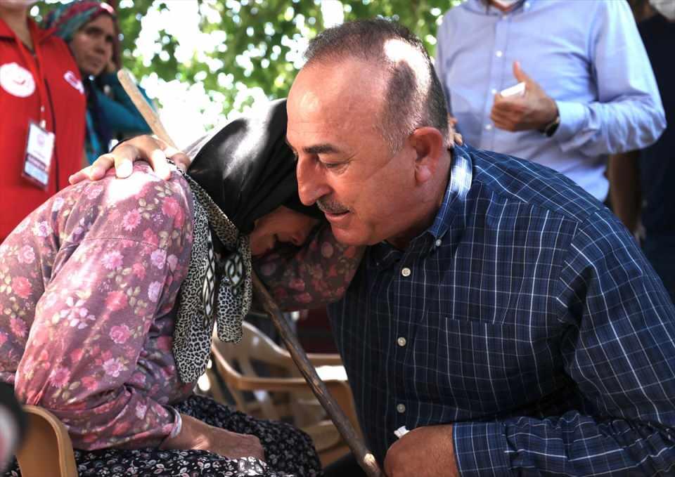 <p>Cenabı Allah devletimize, milletimize zeval vermesin. Bize yardım etmek için devletin tüm birimleri yağmur gibi buraya yağdılar. Herkes ayağımıza kadar geldi, sağ olun." diye konuştu.</p>