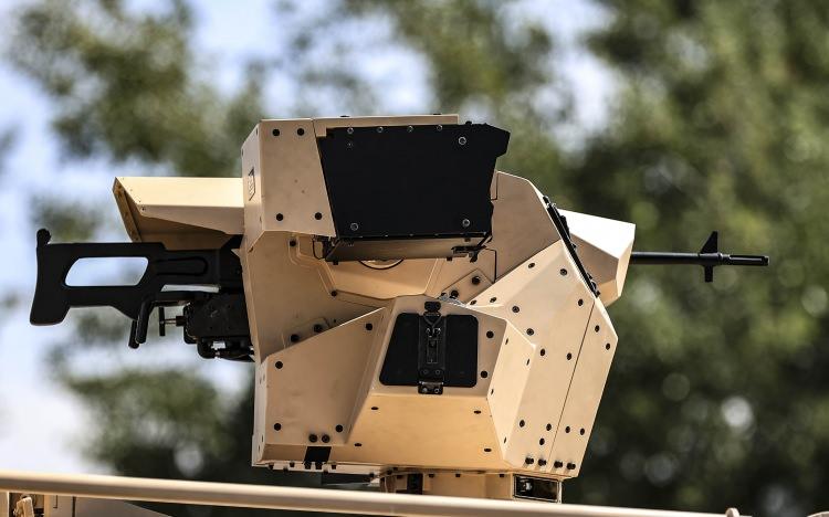 <p>Aracın, NATO Jenerik Araç Mimarisi ile uyumlu altyapıya ve Nurol Makina'nın özgün geliştirdiği dijital kokpit, sürüş destek ve uzaktan kontrol gibi teknolojilere sahip olduğunu ifade eden Aykol, Yörük 4x4 Zırhlı Pikap'ın 5 kişilik personel taşıma kapasitesiyle kullanıcısına hizmet vereceğini kaydetti.</p>