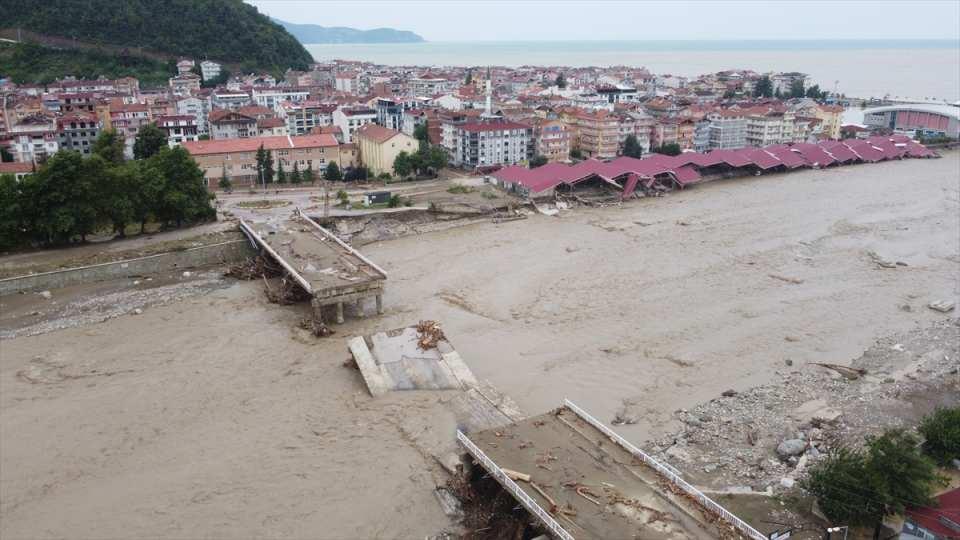 <p>Sinop'un Ayancık ilçesinde selin yol açtığı tahribat havadan görüntülendi.</p>