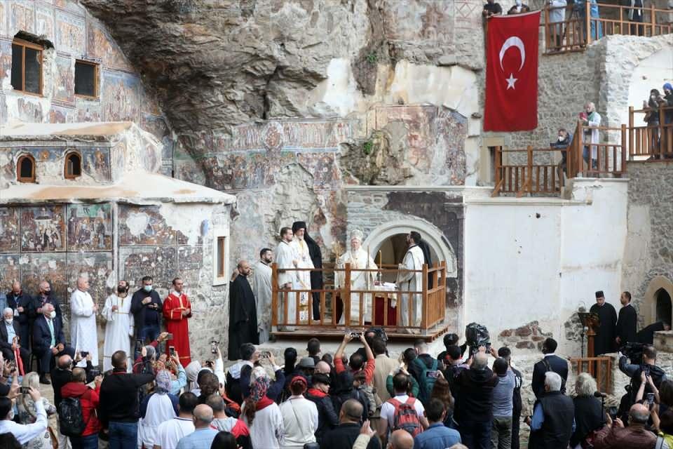 <div>"Bundan dolayıdır ki her yıl 15 Ağustos'ta Sümela'ya heyecanla gelmeyi, ayin düzenlemeyi ve dua etmeyi sabırsızlıkla bekliyoruz. </div>
