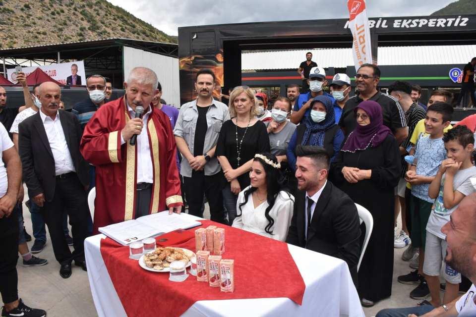 <p><strong>'GÜZEL BULDUK'</strong></p>
<p>Tekirdağ Çorlu’dan fuara katılan Ahmet Kaymakçı da, “Böyle bir etkinlik ve organizasyon olduğunu söylediler. Belediye başkanımız da sağ olsun gelmemizi istedi, fuarı düzenleyen arkadaşlarda rica ettiler, geldik. </p>