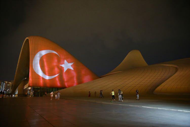 <p>Türk halkının Azerbaycan'ın desteğini gördüğünü ve hissettiğini dile getiren Bağcı, "Milletimiz bu desteği hiçbir zaman unutmayacak." dedi.</p>
<p> </p>