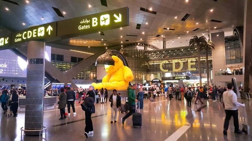 <p>Uluslararası havacılık sektörünün en önemli kuruluşlarından olan Skytrax, 2021 yılının en iyi havalimanlarını açıkladı. Listede Katar’ın başkenti Doha’da yer alan Hamad Uluslararası Havalimanı ilk sırada yer alırken, İstanbul Havalimanı en çok yükseliş gösteren havalimanı oldu. Önceki yıla göre 85 sıra yükselerek 17’nci sırada yer alan İstanbul Havalimanı ayrıca en gelişmiş havalimanı seçildi. İşte dünyanın en iyi 20 havalimanı...<br />
<br />
<strong>1 - DOHA HAMAD HAVALİMANI</strong></p>

<p> </p>

<p> </p>
