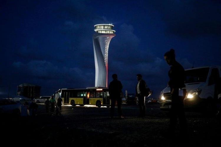 <p>Havalimanına döşenen fiber kablo uzunluğu ise İstanbul- Berlin arasındaki 1700 km’ye eşit.</p>
<p> </p>