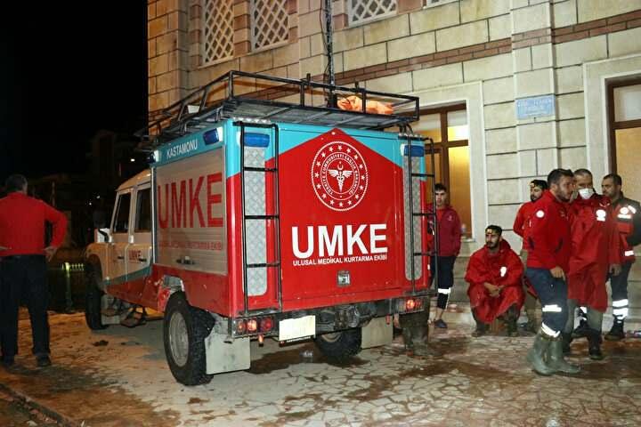 <p>Burada ilk tedavisi yapılan hastaların, Acil Servis ekiplerince Kastamonu'ya götürüleceği belirtildi.</p>
<p> </p>
