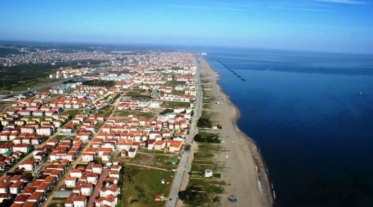 <p>Tandoğan, Sakarya'da geçen yıl gerçekleştirilen faiz indiriminden sonra sıfır konut inşaatlarının başladığını anımsatarak, konutların yakın zamanda tamamlanmasının fiyatları artırdığını, Sapanca ve Serdivan'a yabancıların yoğun ilgisinin bulunduğunu, Karasu'ya ilginin salgın döneminde arttığını bildirdi.</p>