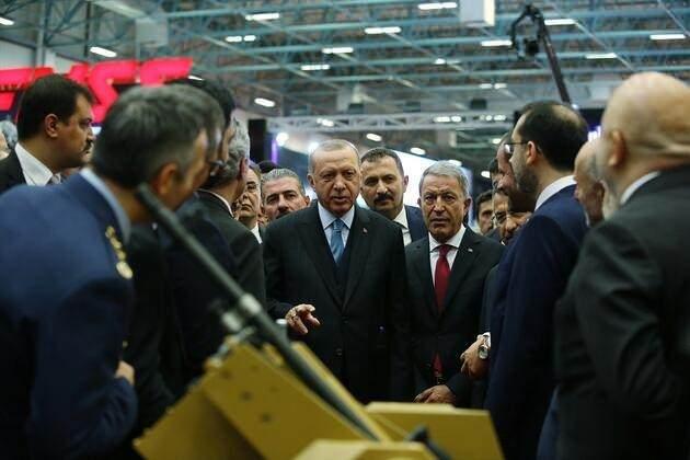 <p>Cumhurbaşkanlığı Savunma Sanayii Başkanı, Kara Kuvvetleri Komutanı, Deniz Kuvvetleri Komutanı, Hava Kuvvetleri Komutanı, Jandarma Genel Komutanı, Emniyet Genel Müdürü ve Sahil Güvenlik Komutanı tarafından fuara davet edilen heyetlere ilişkin görüşme ve stant ziyaretleri geliyor. </p>