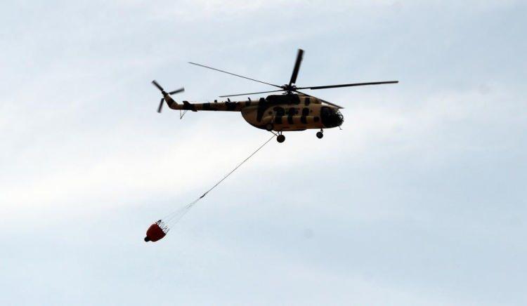 <p>Gün boyu 300'ü geçkin sorti yaptığı öğrenilen helikopterler ve uçaklar alevleri kontrol altına almak için Karadağ bölgesinde aralıksız olarak çalıştı. Havanın kararması ile helikopterler çalışmalarına ara verilse de yangına karadan müdahale sürüyor.</p>
