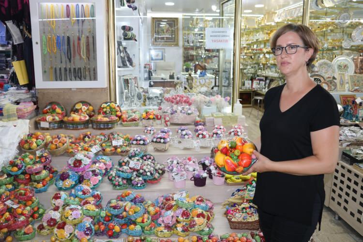 <p>Edirne’nin meşhur mis meyve sabunu olduğunu duyduğunu ve yapımı konusunda araştırma yapmaya başladığını söyleyen Eren, daha fazla kadına ulaşarak ev ekonomilerine katkı sağlamalarını ve Osmanlı geleneği olan mis meyve sabununa ilgiyi arttırmayı hedefliyor.</p>