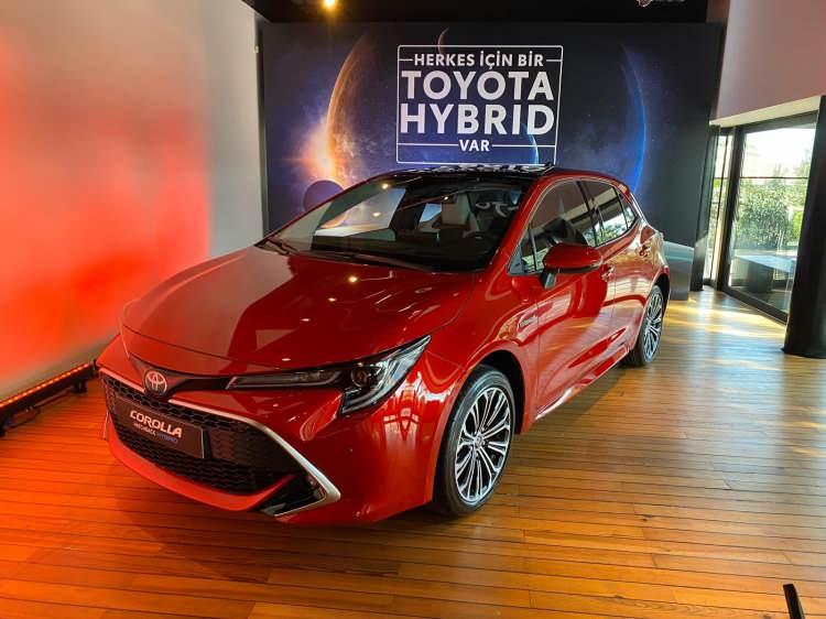 <p>Corolla 1.5 Dream Multidrive S modelimizin fiyatı <strong>288 bin 950 TL’den 248 bin 100 TL’ye</strong>,</p>
<p>Corolla HB 1.2 Dream Multidrive S modelimizin fiyatı<strong> 311 bin 350’den 256 bin 650 TL’ye </strong>gerilediğini belirtti.</p>