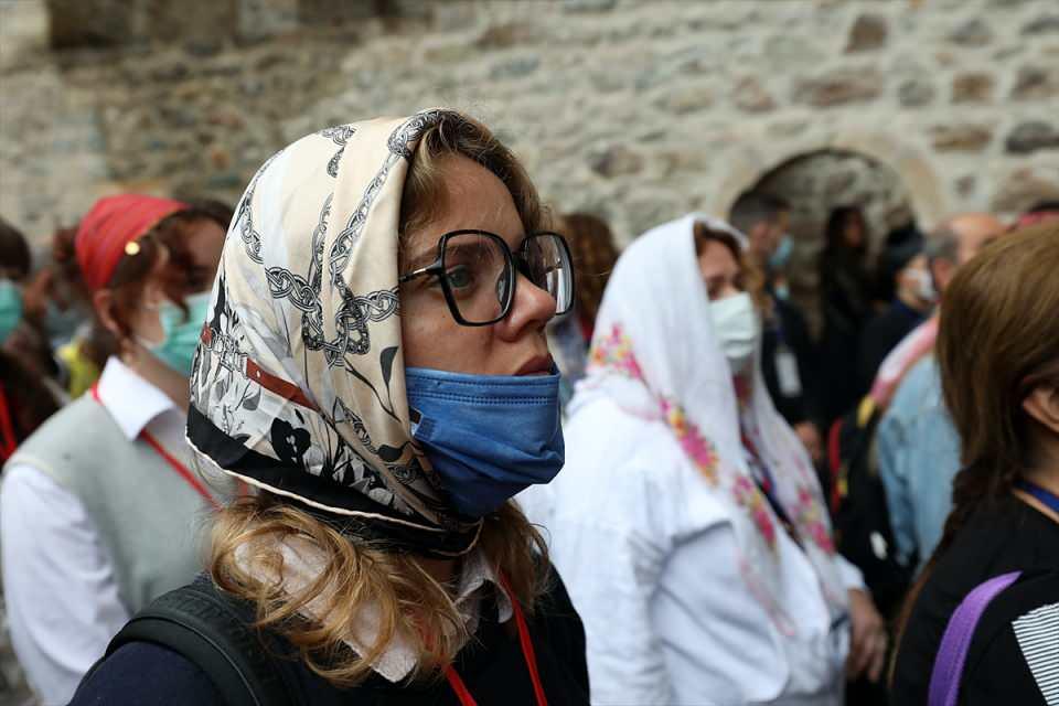 <p>Sümela Manastırı'nın sadece tarihi ve turistik bir ziyaret yeri olmadığını ifade eden Bartholomeos, "Meryem Αna'mızın Maçka'daki evinde dualarımızı ve niyazlarımızı arz ettik. Ülkemizi, bölgemizi, toplumlarımızı her türlü tehlikeden azat etmesi için ona haykırdık, pandemiden, sel ve yangınlardan zarar görenlerin iyileşmesi için şifasını diledik." dedi.</p>

<p> </p>
