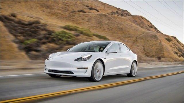 <p><strong>Tesla Model 3</strong></p>
<p>Çarpışma ve dayanıklılık: Geçerli</p>
<p>Kaza önleme ve azaltma: Geçerli</p>
<p>Çocuk koltuğu güvenliği: Kabul edilebilir</p>