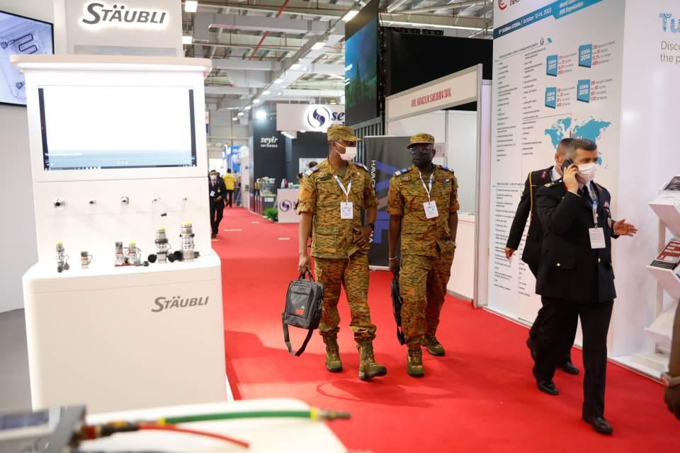 <p><strong>ROKETSAN, IDEF'21'E YENİ ÜRÜNLERİYLE KATILIYOR </strong></p>
<p>Türkiye'nin geleceği için özgün, güvenilir ve çığır açan roket-füze çözümlerinin lideri olma vizyonuyla çalışan Roketsan, 15'inci Uluslararası Savunma Sanayii Fuarı IDEF'21'e, her biri Türk mühendislerin imzasını taşıyan yeni ürünleriyle katılıyor. </p>