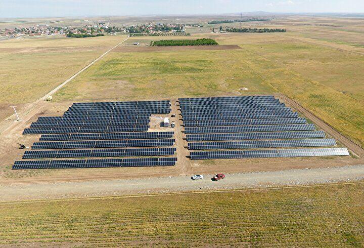 <p>Kadın girişimcilere sağlanan devlet desteklerini araştıran Karçaaltıncaba, güneş enerjisi santrali için bir yıla yakın projelendirme süreci sonunda toplam yatırımın yüzde 55'ine denk gelen 2 milyon liralık hibe desteği almaya hak kazandı.</p>
