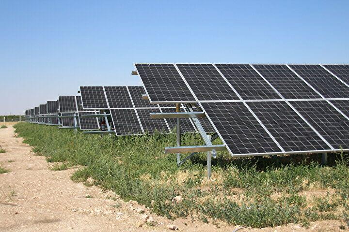 <p>Rana Karçaaltıncaba, Sarayönü ilçesi Başhüyük Mahallesi'nde güneş enerjisi santrali kurmak için Tarım ve Kırsal Kalkınmayı Destekleme Kurumuna başvurduğunu, aldığı destekle kurduğu santralde 2 aydır elektrik üretimi yaptığını söyledi.</p>
