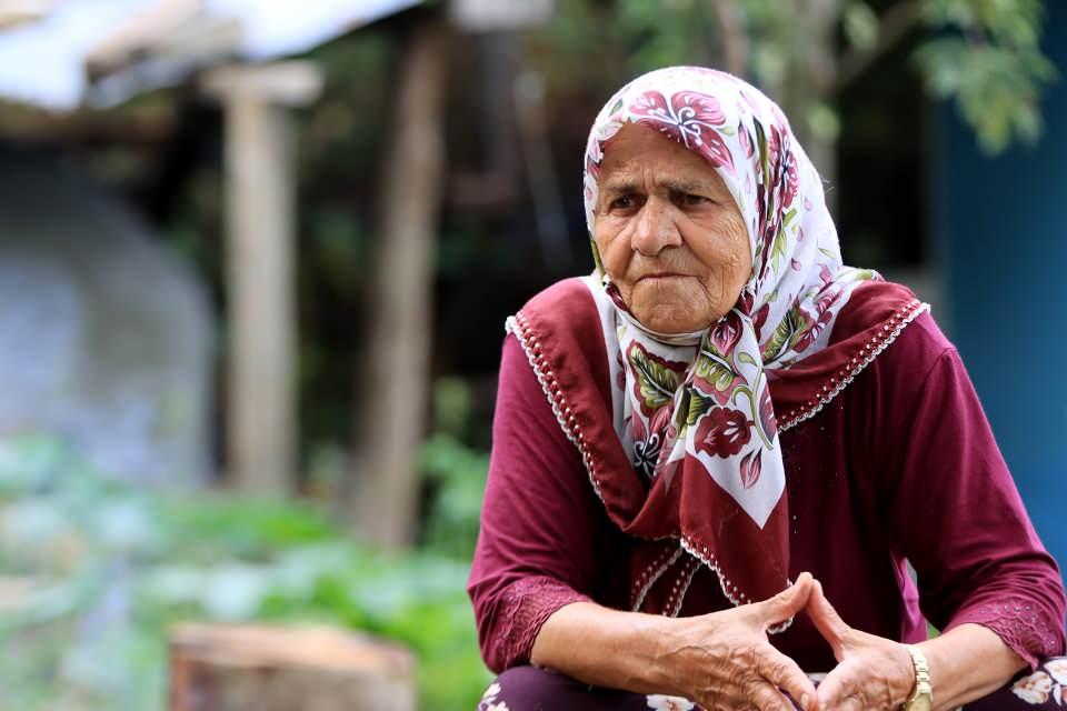 <p>Aşure yaparak Allah'a karşı sorumluluklarını da yerine getirmenin hazzını yaşadıklarını ifade eden Yaşa, şimdiye kadar aşuresiz bir yıl geçirmediğini kaydetti.</p>
<p> </p>
