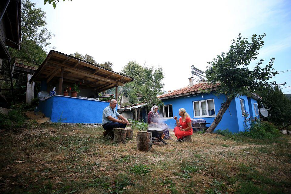 <p>Köy sakinlerinden Zehra Altın da gelenek ve göreneklerine uygun olarak her yıl muharrem ayında aşure yaptıklarını belirtti.</p>

<p> </p>
