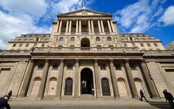 <p><strong>İngiltere Merkez Bankası</strong></p>
<p>Birleşik Krallığı’n en büyük altın rezervi 4 bin 600 tondan fazla altın ile burada korunuyor. Ama yine de Federal Reserve Vault’a göre ikinci sırada.</p>