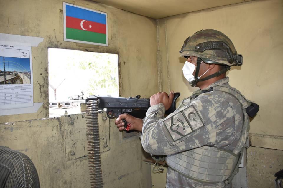<p>Habib Hasanov da "Türk kardeşlerimize yardım ediyoruz, her zaman da yardıma hazırız." diyerek, ailesine selam göndermek istediğini söyledi.</p>
<p> </p>