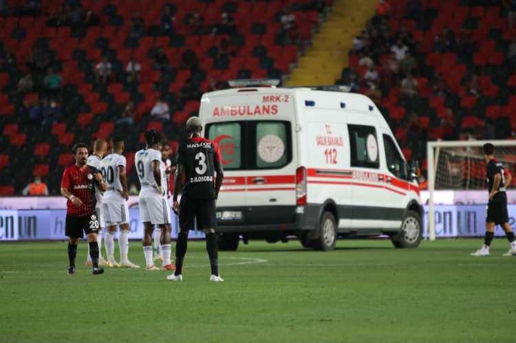 <p>Futbolcunun bilincinin açık olduğu öğrenildi.</p>
