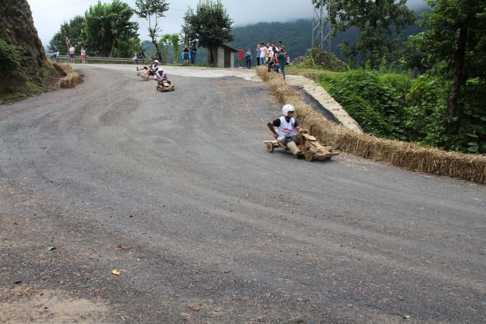 <p>Bu yıl buraya katılmak, bu atmosferi yaşamak beni çok mutlu etti. İnsanların burada ata geleneklerini yaşatıyor ve tanıtıyor olması da başka bir güzellik” dedi.</p>
<p> </p>