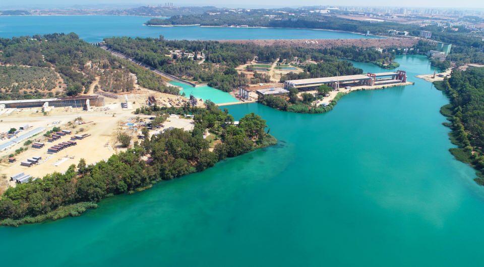 <p>Burada Adana Büyükşehir Belediyesine de çok iş düşmekte. Köprü giriş ve çıkışlarında karşılaşılacak trafik sorunuyla ilgili ön çalışma yapması gerekiyor. Bunu da belediyemizin en hızlı şekilde yapacağına inanmaktayız.”<br />
Öte yandan AKAMDER Başkanı Mustafa Karslıoğlu, firmanın taaddüdün 2023’ün Ocak ayında biteceğini ancak köprünün 2022’nin sonuna doğru tamamlanacağını öngördüğünü söyledi.</p>

<p> </p>
