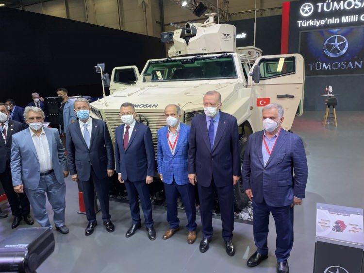 <p>Türkiye’nin savunma sanayiinde öne çıkan yerli firması TÜMOSAN kendi alt sistemlerini kullanarak geliştirdiği ve Türkiye’nin yerlilik oranı en yüksek askeri aracı olan PUSAT’la birlikte Türkiye’de yerli motor ve transmisyonla askeri araç yapılabileceğini somut olarak gösteriyor</p>
