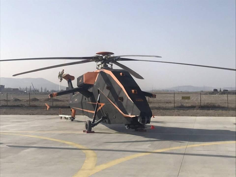 <p>İnsansız ve elektrikli yapıdaki T629 Taarruz Helikopteri’nin, özellikle Türk Deniz Kuvvetleri Komutanlığı için faydalı olacağı düşünülüyor. Yakın gelecekte envantere almayı planladığı TCG ANADOLU Amfibi Harp Gemisi için helikopter platformu ihtiyacı olan Türk Deniz Kuvvetleri’nin, T629 ile bu ihtiyacının önemli bir kısmını giderebileceği öngörülmekte.</p>
