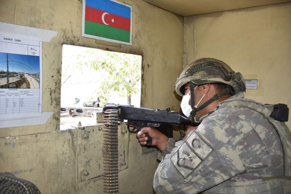 <p>Hamid Karzai Uluslararası Havalimanı'nda görev yapan Azerbaycan askerlerinden Kısmet Musayev, "Her saniye Türk askerleriyle birlikte görev yapıyoruz, bununla da gurur duyuyoruz. Biz kardeşiz." diye konuştu.</p>
