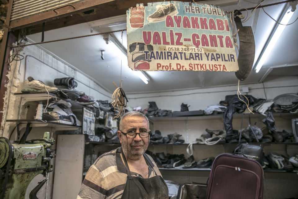 <p>Müşterilerden Fatma Deniz de Mehmet Sıtkı Yenilmez'i iyi bir usta olarak tanıdıkları anlatarak,"Hatay'ımızın en başarılı tamircilerinden biri kendisidir. </p>
