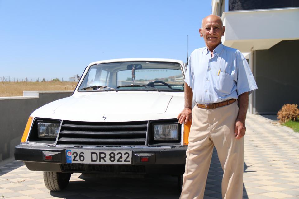 <p>Eskişehir’de yaşayan 80 yaşındaki İsmail Yeşil, Türkiye’de nadir bulunan 1981 model Anadol A8 marka otomobilini sattıktan sonra anılarını hatırlamak için eski dostunu ziyaret ederek vakit geçiriyor.<br />
 </p>
