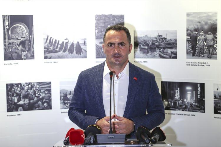 <p><strong>Söz konu projeye de değinen Yavuz, şunları kaydetti:</strong></p>

<p>"Galataport'tan başlayan Beyoğlu'ndaki en önemli kültür noktalarından geçerek, İstanbul Atatürk Kültür Merkezi'yle taçlanan son derece kıymetli bir rota. Üzerinde Tarık Zafer Tunaya Kültür Merkezimiz, Galata Kulesi, Galata Mevlevihanesi, Atlas Sinema Müzemiz ve Mehmet Akif Ersoy Hatıra Evimiz gibi çok kıymetli yapılarla Taksim'e doğru ilerleyen bir rota. İnşallah ekim ayında hem Galataport'un hem Atatürk Kültür Merkezimizin faaliyete geçmesiyle tekrar çok canlı destinasyon haline gelecek ve pandemi sonrası çok daha fazla ziyaretçiyi ağırlıyor olacak."</p>

<p> </p>
