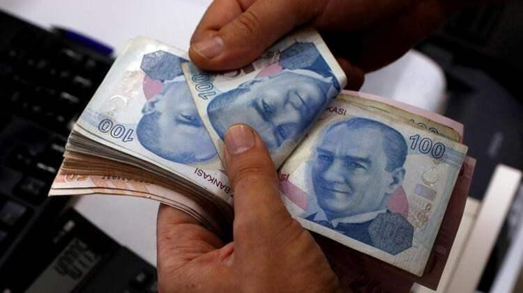 <p>Bunun için de yeni ve kapsamlı bir teklifin hazırlanarak, 5. dönem toplu sözleşmenin zararlarını tazmin edecek, kayıplarımızı giderecek, memuru enflasyona ezdirmeyecek, emeğimize yaraşır yeni bir teklifin pazarlığa imkân tanıyacak şekilde pazartesi gününe kadar sunulmasını istiyoruz” ifadeleri kullanılmıştı.</p>