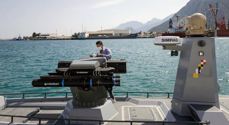 <p>İnsansız deniz araçlarının tamamında hedefledikleri yerlilik oranının yüzde 90 seviyesine geldiğini belirten Alanç, kullanılan silah sistemlerinin tamamen yerli olduğunu kaydetti.</p>
<p> </p>
